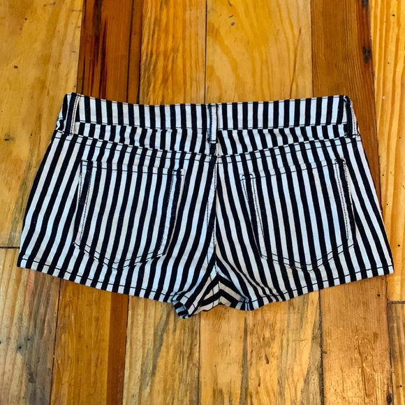 Forever 21 Striped Shorts black and white - Picture 2 of 5